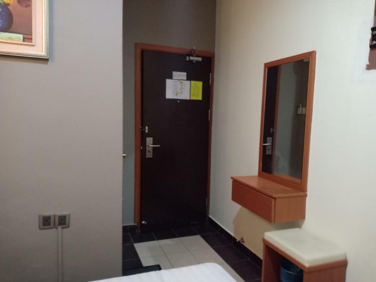 Tc Inn Business Hotel @ Seri Kembangan Exterior foto